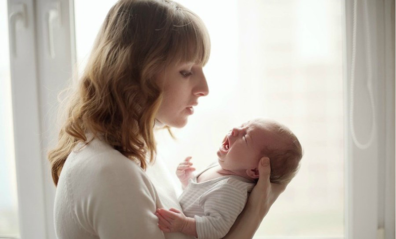 Comment calmer son bébé en interprétant ses pleurs ?