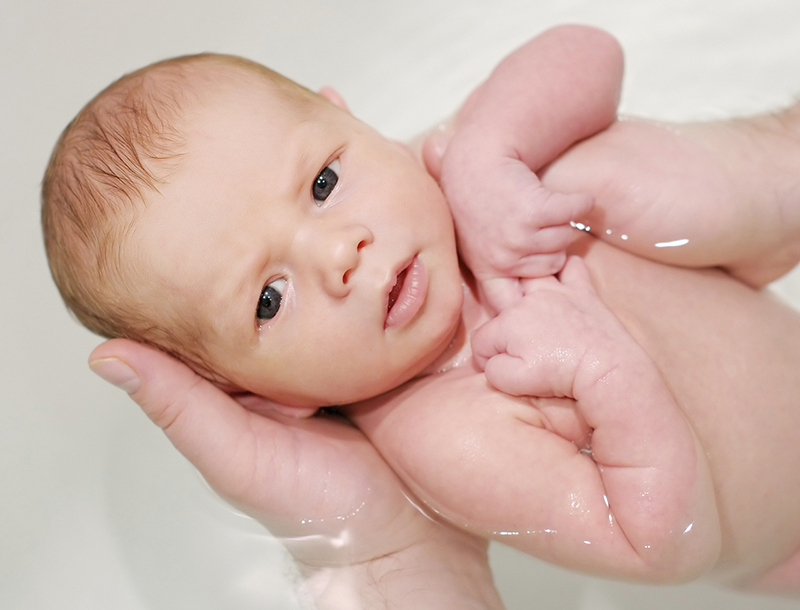 Prenez soin de bébé grâce au bain