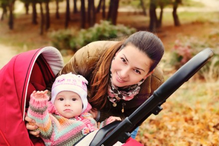 Première sortie de bébé : bien s’organiser pour bien en profiter !