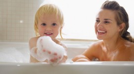 Pour que le bain de bébé soit un moment de plaisir : Conseils amp; astuces