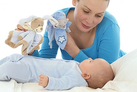 Comment  aider son bébé à s’éveiller et bien se développer la première année ?
