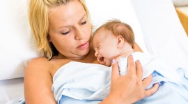Tout sur l’allaitement de bébé au jour de sa naissance