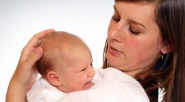 Régurgitations du bébé : Quand s’inquiéter ?