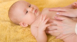 Erythème ou irritation de la peau de bébé : causes et remèdes