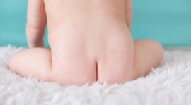 Fesses rouges : Causes et traitements de l’érythème