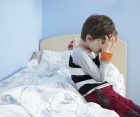 Mon enfant fait pipi au lit : comment gérer ?