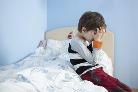 Mon enfant fait pipi au lit : comment gérer ?