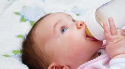 Tout savoir sur l’hydratation de bébé