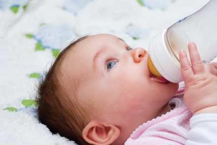 Tout savoir sur l’hydratation de bébé