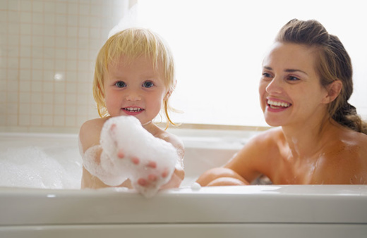 Pour que le bain de bébé soit un moment de plaisir : Conseils amp; astuces