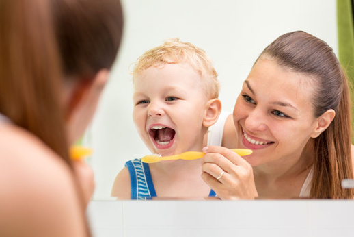 Les dents de bébé : Conseils pour en prendre soin par tranche d’âge