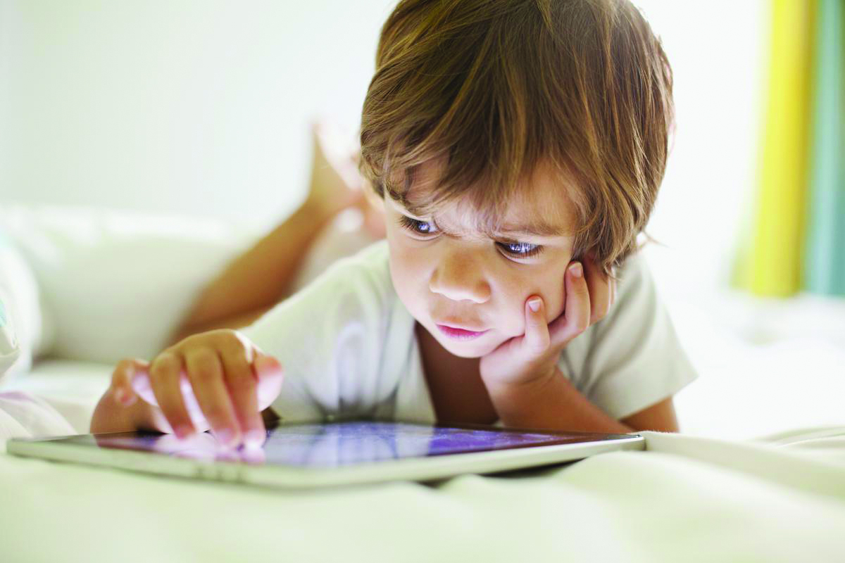 Enfant accro aux écrans : Comment réagir ?