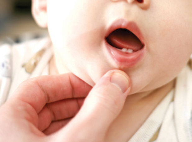 Poussée dentaire, mieux comprendre pour mieux accompagner bébé